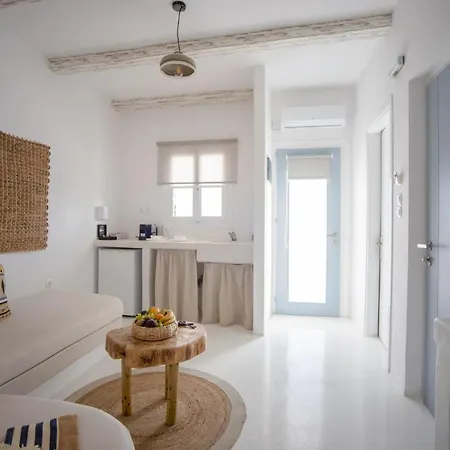 8 Keys מלון דירות נאוסה