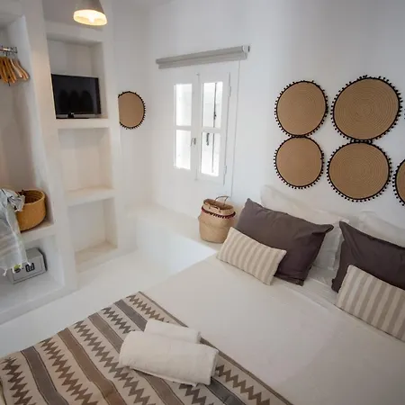 8 Keys Hotel apartamentowy Nausa