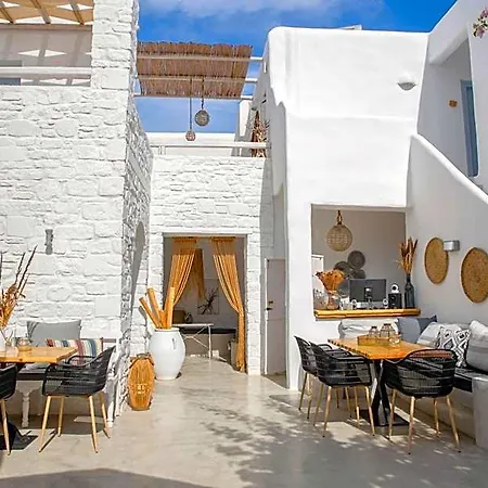 8 Keys Hotel apartamentowy Nausa