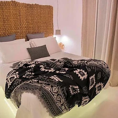 8 Keys Hotel apartamentowy Nausa