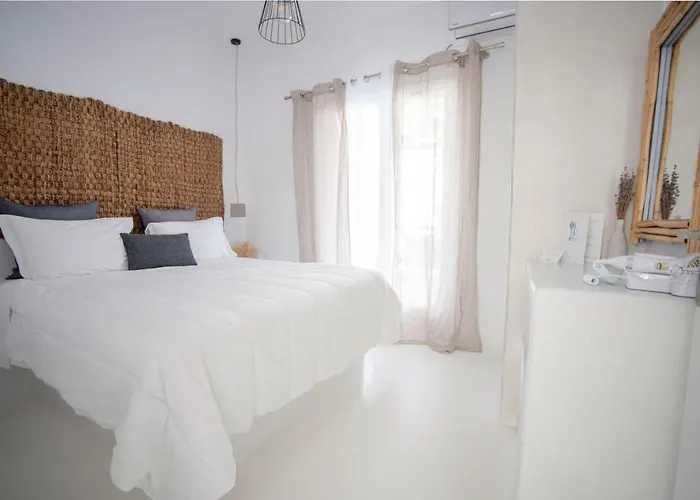 8 Keys Aparthotel Naousa